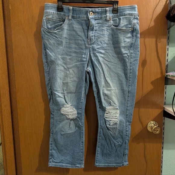 Capris - Picture 2 of 3